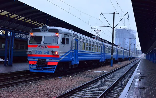 Понад 50 додаткових рейсів: куди можна доїхати поїздом на свята