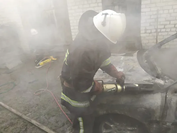 В Іваничівському районі горіло авто: водій отримав опіки голови і рук (фото)