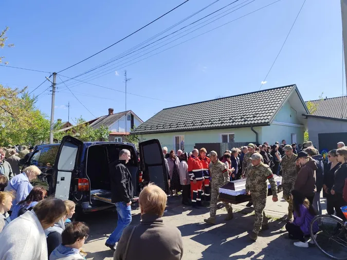 Дуже юний: у Луцькому районі попрощалися із воїном Юрієм Радчуком (фото)