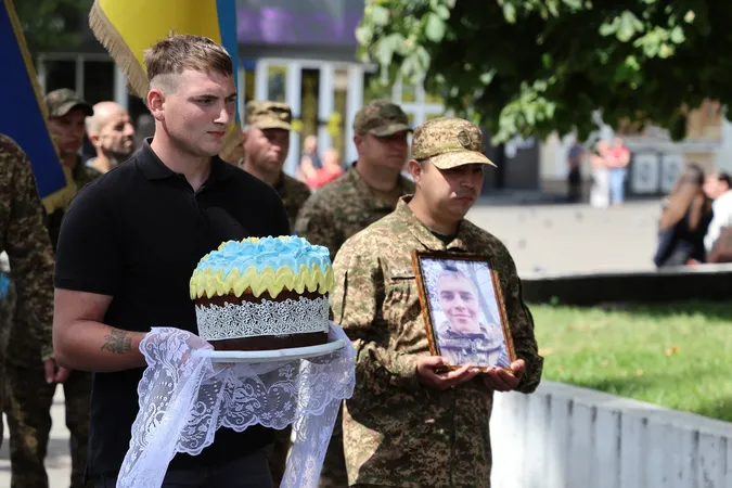 У Луцьку в останню дорогу провели молодого воїна Максима Нагорного (фото)
