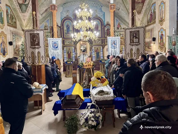 Загинув у ДТП на Харківщині: у Нововолинську попрощалися з воїном Володимиром Завадським (фото)