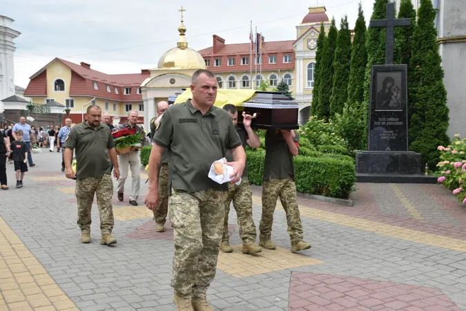 У Луцьку попрощалися із Героєм Олександром Іщуком (фото)