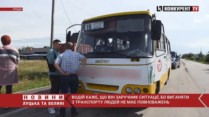 «Не маємо права й доторкнутись», – контролер про пасажирів-порушників у луцьких маршрутках (відео)