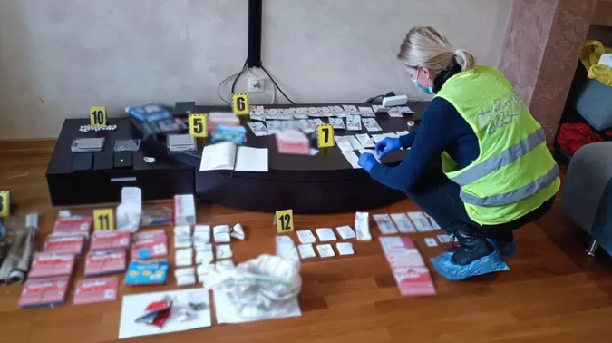 Волинські копи накрили метадоновий наркокартель: членам світить до 12 років
