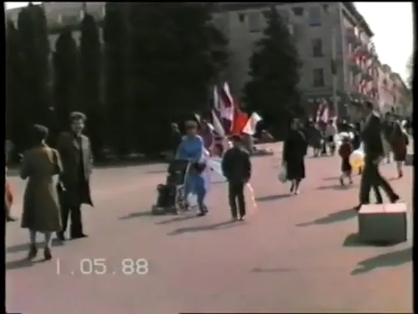 Як Луцьк на першотравневий парад ходив у 80-х роках (ВІДЕО, ФОТО)