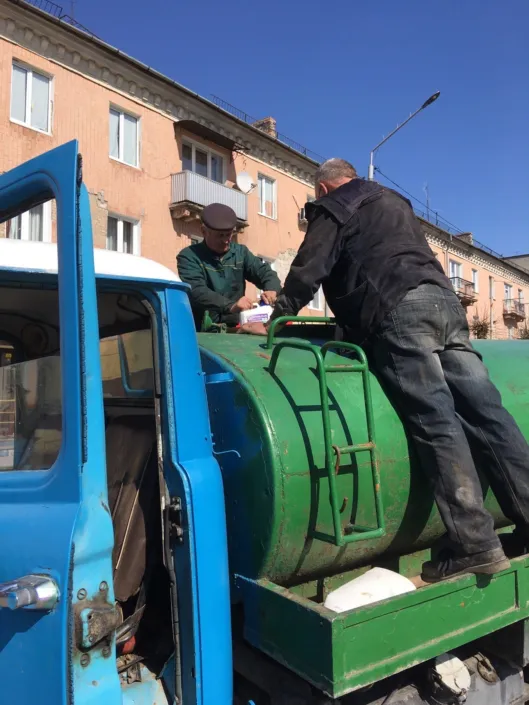 У Нововолинську комунальники переробили «ЗІЛ» на дезінфектор (фото)