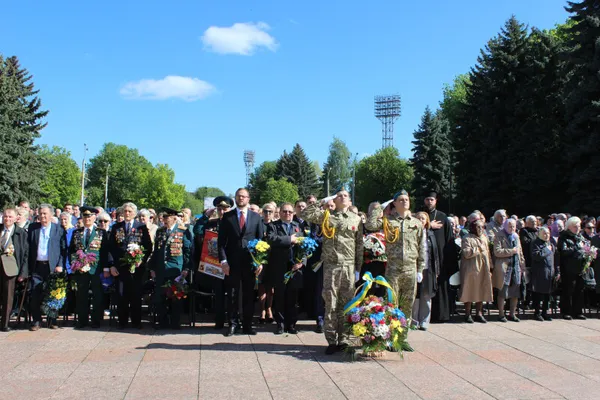 Ніколи знову: у Луцьку вшанували пам'ять жертв Другої світової війни (фото)