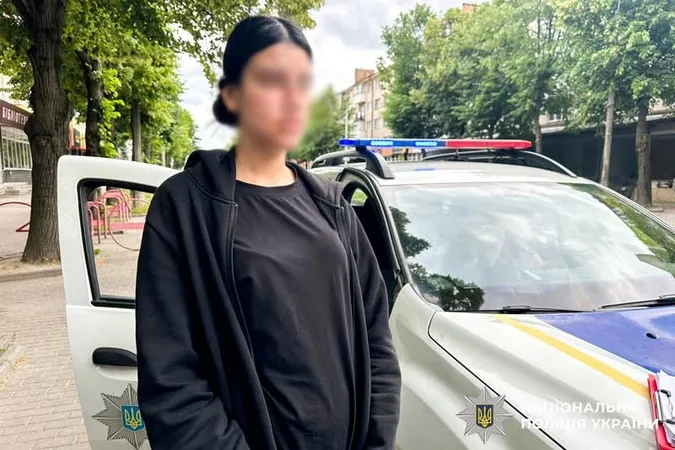 Нічого святого: юна волинянка видурила в 91-річної бабці майже 10 000 доларів