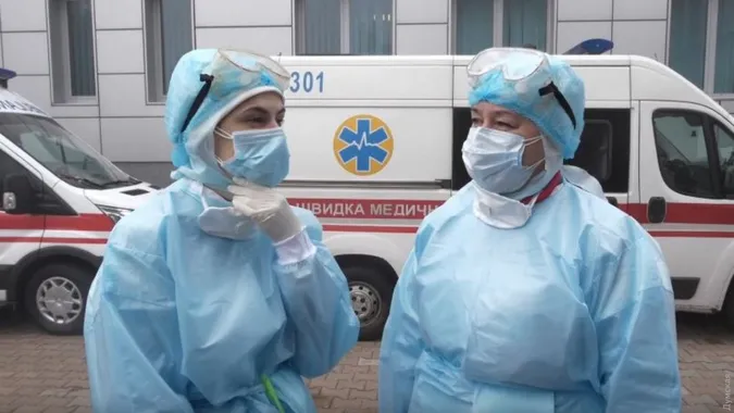 Зеленський обіцяє підняти медикам зарплати, луцька депутатка сумнівається