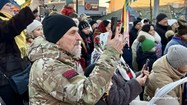 Понад тисяча учасників та різдвяні зірки: у Нововолинську вперше відбулася Хода звіздарів (фото)