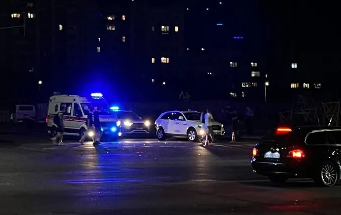Влупилися «ауді» і «вольво»: у нічній аварії на Соборності постраждав хлопець