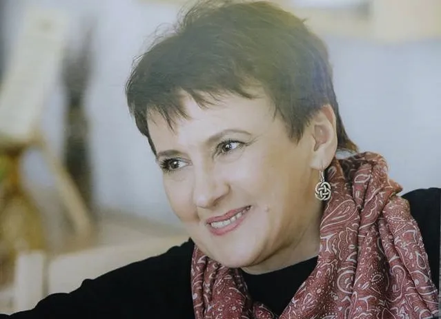 Посол Франції вручив орден письменниці родом із Луцька Оксані Забужко (фото)