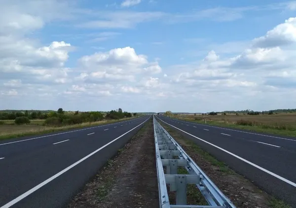 На трасі «Ковель-Ягодин» розмітку підсвічуватимуть «котячі очі» (фото)