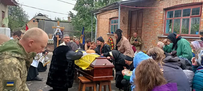Понад рік вважався зниклим безвісти: у Підгайцях попрощалися з воїном Віталієм Сюрхою (фото)
