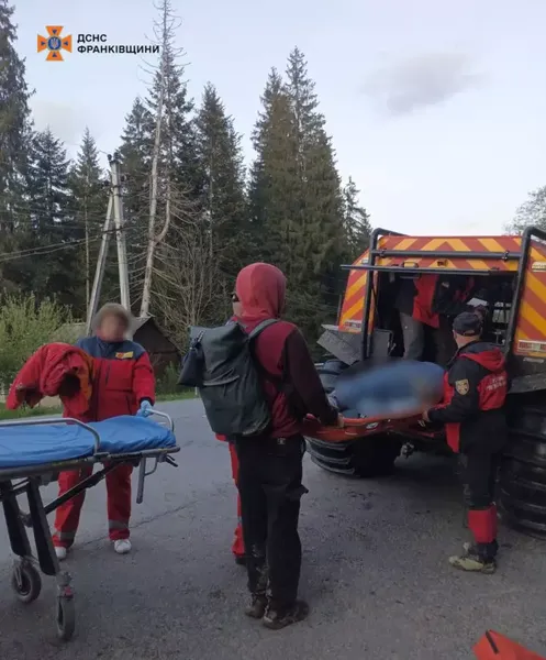 Волинянин пошкодив ногу у Карпатах – викликали гірських рятувальників (фото)