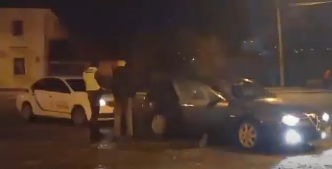 Нічного дрифтера на Alfa Romeo у Луцьку непомітно наздогнала поліція (відео)