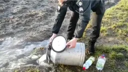 На Волині поліцейські вилили на землю самогон і зняли це на відео