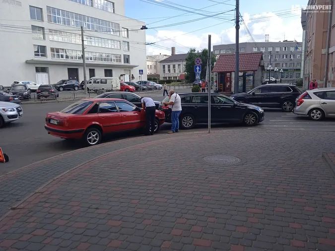 У центрі Луцька через ДТП ускладнений рух автотранспорту (фото)