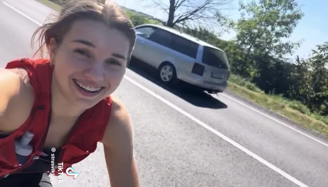 Лучанка проїхала 160 км на Світязь велосипедом (відео)
