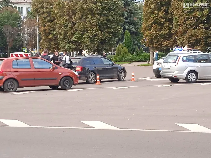Аварія біля «історичного» спричинила величезний затор у центрі Луцька (фото)