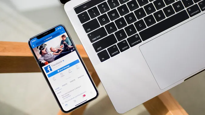 Facebook дозволить переносити фотографії у Google Фото