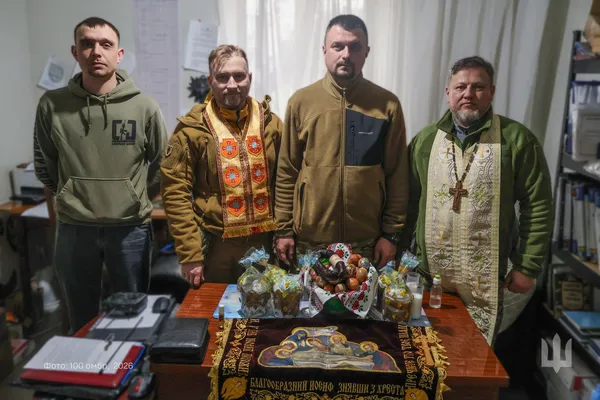 Світло переможе темряву: як «Сталева Сотка» відсвяткувала Великдень на передовій (фото)