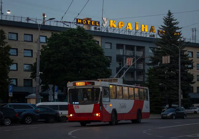 Луцькі тролейбуси святкують 54: в мережі показали святкову добірку фото «рогатих»