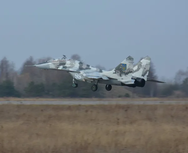 Унікальні фотографії винищувачів на луцькому аеродромі