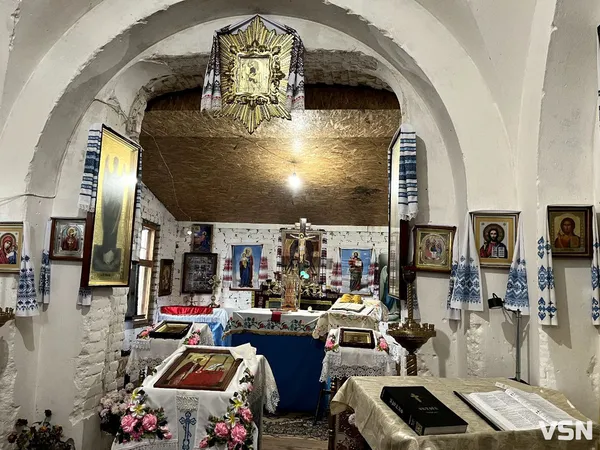 На Волині відроджують храм, у стіні якого застряг снаряд (фото)