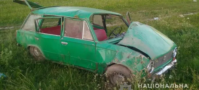 ДТП з потерпілими: на Волині ВАЗ злетів у кювет і перекинувся (фото)