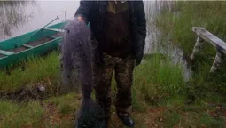 Тягали рибу сітками з човнів: на Волині зловили браконьєрів (фото)