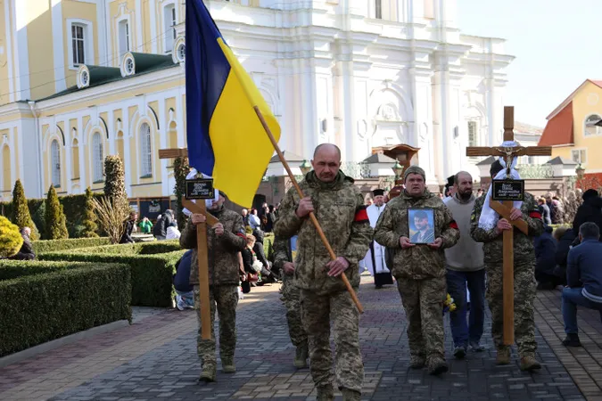 У Луцьку провели в останню дорогу двох Героїв, Євгенія Філяса та Тараса Медведчука (фото)