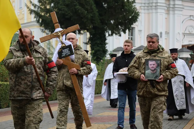 🕯Лучани попрощалися із загиблим захисником Дмитром Загурним (фото)