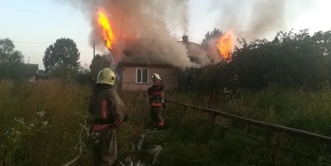 На Волині під ранок палав житловий будинок – гасили дві години (фото)