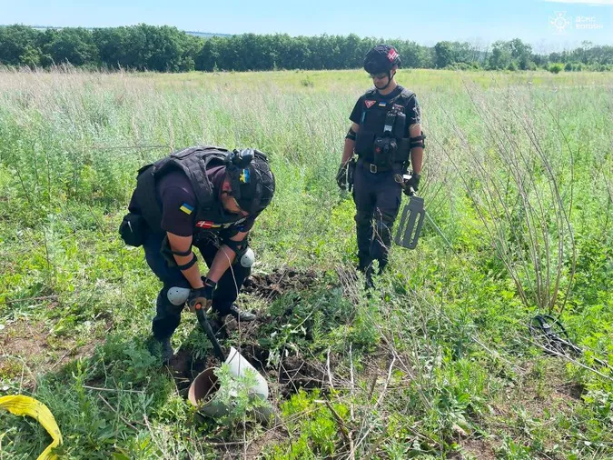 Як волинські сапери розміновують поля на Донеччині (фото)