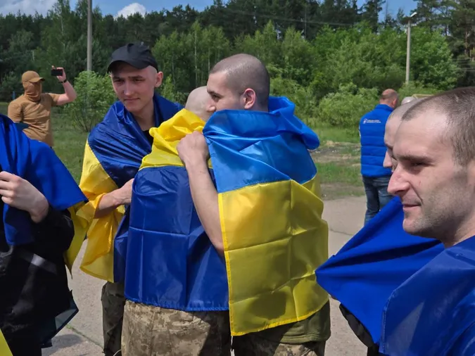 Обмін розпочався: в Україну повернули полонених віком до 25 років (фото)