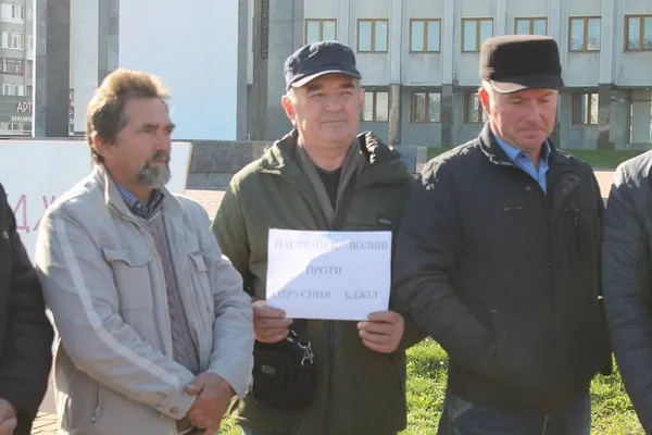 Волинські пасічники вийшли під стіни ОДА (фото)