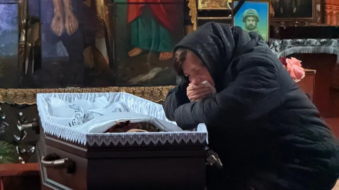 Короткий, але героїчний бойовий шлях: на Волині попрощалися з воїном Іваном Савлуком (фото)