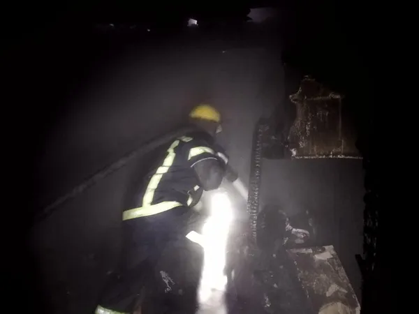 У Нововолинську годину гасили пожежу в господарській будівлі (фото)
