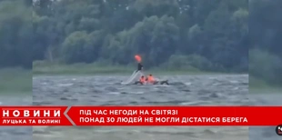 На Світязі під час шторму рятували десятки людей з човнів і катамаранів: як це було (відео)