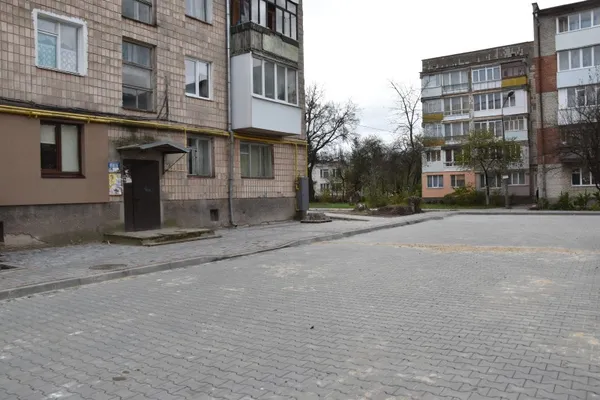 У Луцьку продовжують ремонтували вулиці та двори (фото)