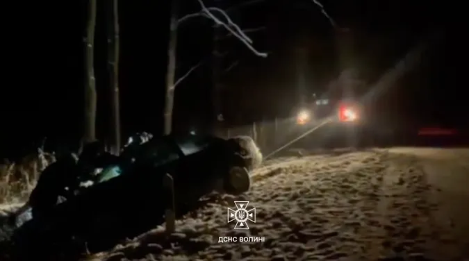 У Луцькому районі легковик злетів у кювет (відео)