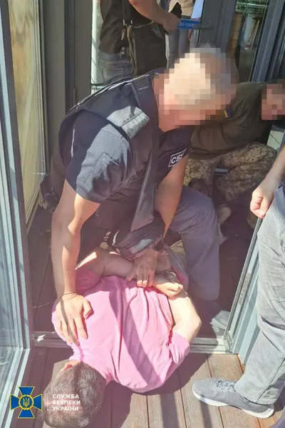 Двох очільників ТЦК затримали на Київщині – при обшуках знайшли понад мільйон доларів (фото)