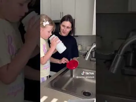 Луцька блогерка в Америці взяла у квартиру курей (відео)