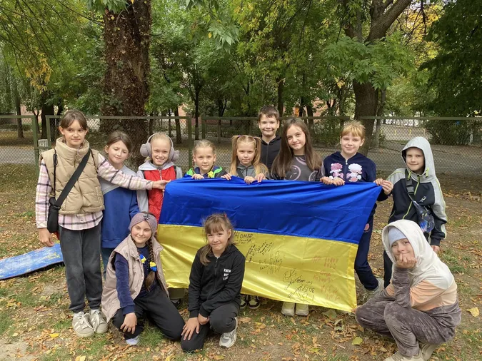 У Луцьку маленькі школярі зібрали майже 80 кілограмів каштанів для ЗСУ (фото)