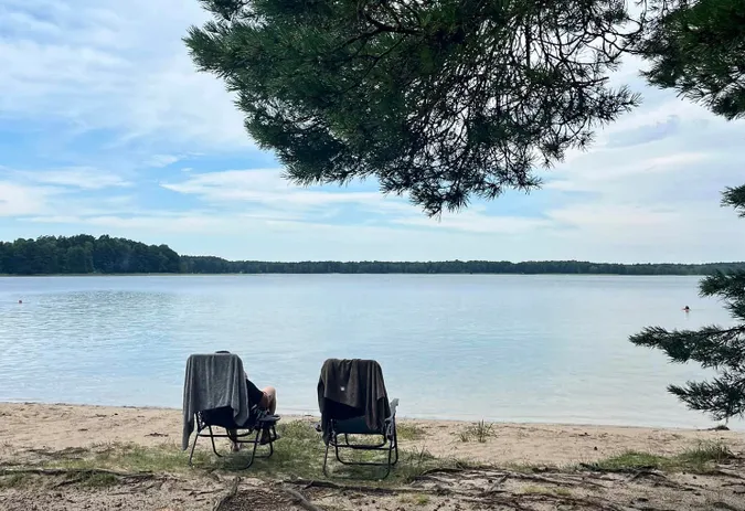 Ніжна, як молоко: на Волині є озеро зі «срібною» водою (фото)