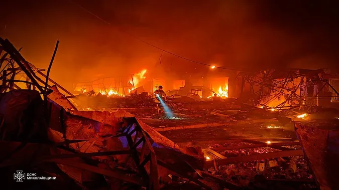 Ворог вдарив по Миколаєву – є пошкодження та жертви (фото)