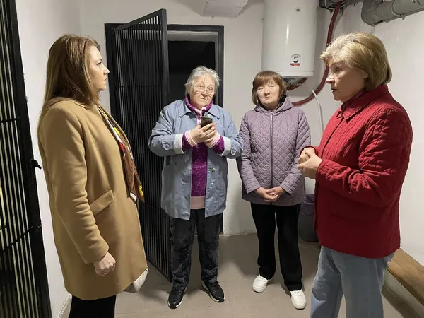 У центрі Луцька в укритті кафе зробило пральню і склад (фото)