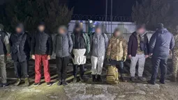 10 тисяч євро за «квиток»: правоохоронці викрили злочинну мережу на кордоні з Румунією (фото)