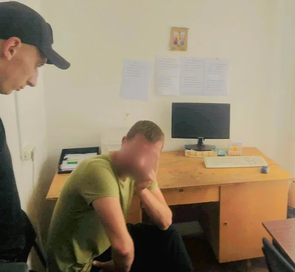 У Франківську поліція затримала чоловіка, який грабував поліцейський пункт (фото)